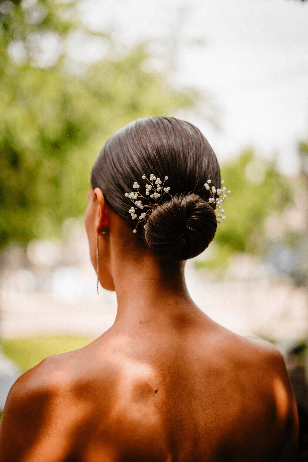 Peinado de novia con moño elegante